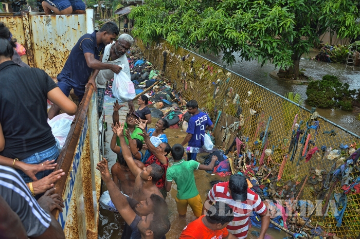 SVU SLAF Base Ratmalana Distributes Flood Relief Items