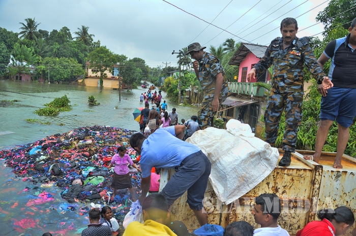 SVU SLAF Base Ratmalana Distributes Flood Relief Items