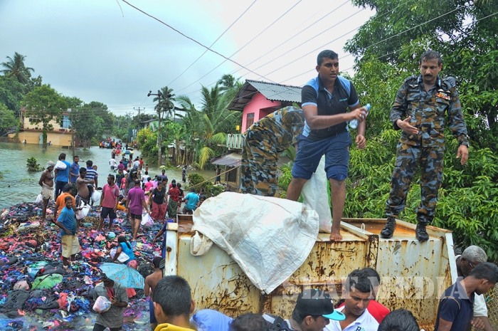 SVU SLAF Base Ratmalana Distributes Flood Relief Items