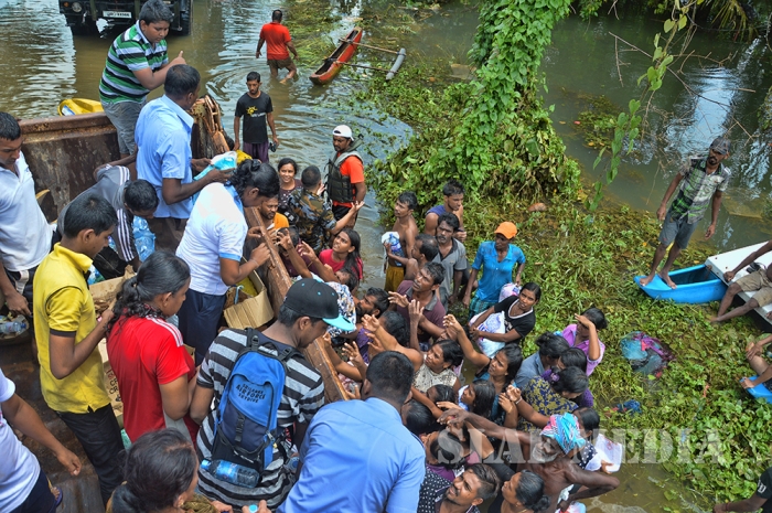 SVU SLAF Base Ratmalana Distributes Flood Relief Items