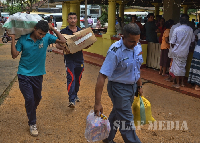 SVU SLAF Base Ratmalana Distributes Flood Relief Items