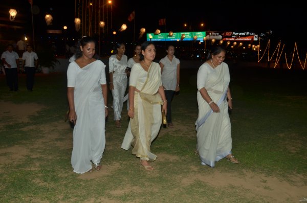 Vesak Bathi Gee Saraniya 2014