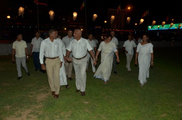 Vesak Bathi Gee Saraniya 2014