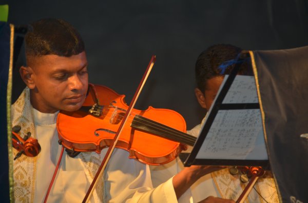 Vesak Bathi Gee Saraniya 2014