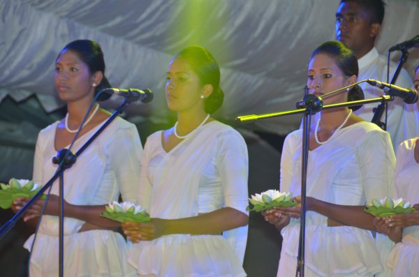 Vesak Bathi Gee Saraniya 2014