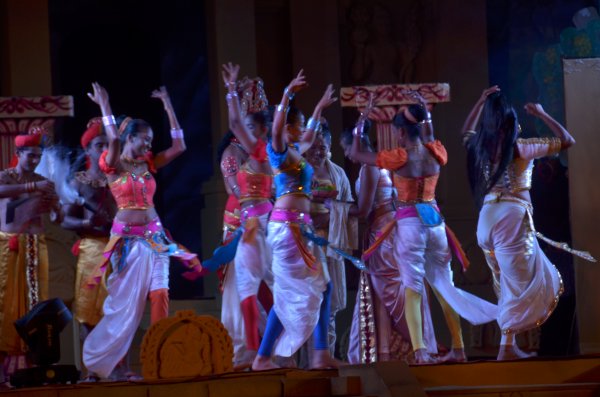 Vesak Bathi Gee Saraniya 2014