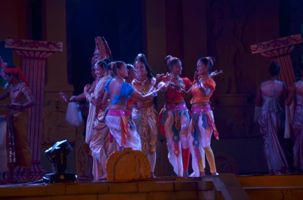 Vesak Bathi Gee Saraniya 2014