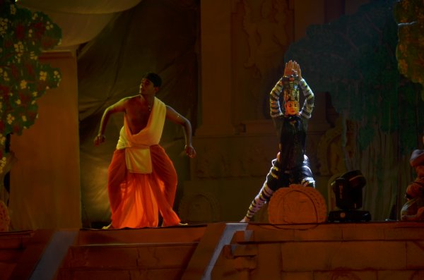 Vesak Bathi Gee Saraniya 2014