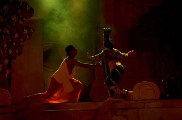 Vesak Bathi Gee Saraniya 2014