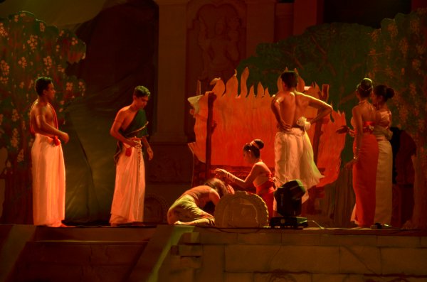 Vesak Bathi Gee Saraniya 2014