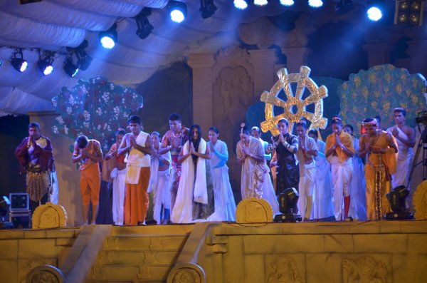 Vesak Bathi Gee Saraniya 2014