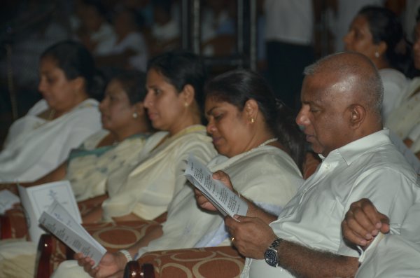 Vesak Bathi Gee Saraniya 2014