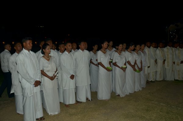 Vesak Bathi Gee Saraniya 2014