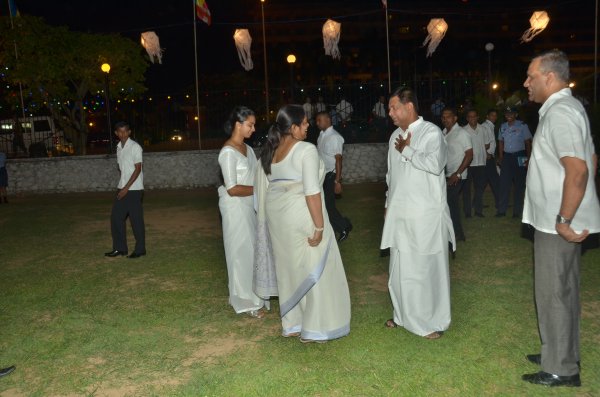 Vesak Bathi Gee Saraniya 2014