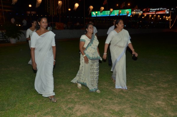 Vesak Bathi Gee Saraniya 2014