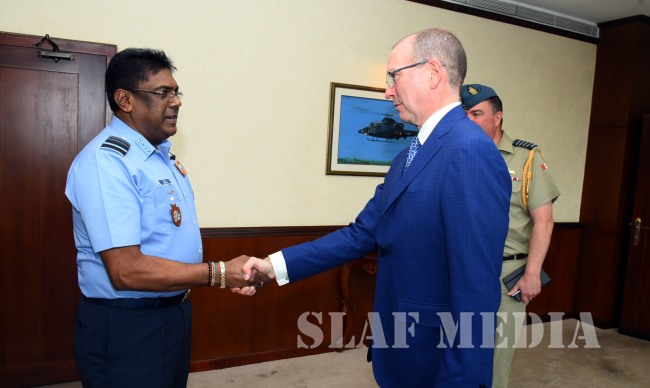 The High Commissioner of Canada Calls on Commander