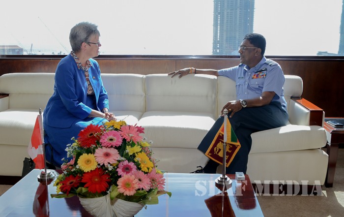 Canadian High Commissioner Calls on Commander