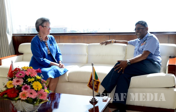 Canadian High Commissioner Calls on Commander
