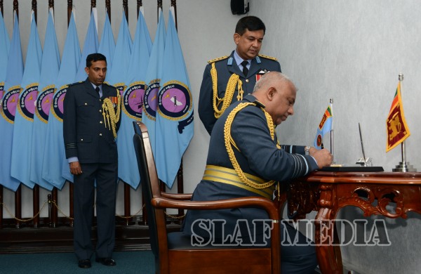 Chief of
Defence Staff Visits Air Force Headquarters