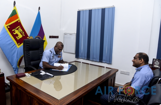 CHANGE OF COMMAND AT SLAF BASE RATMALANA