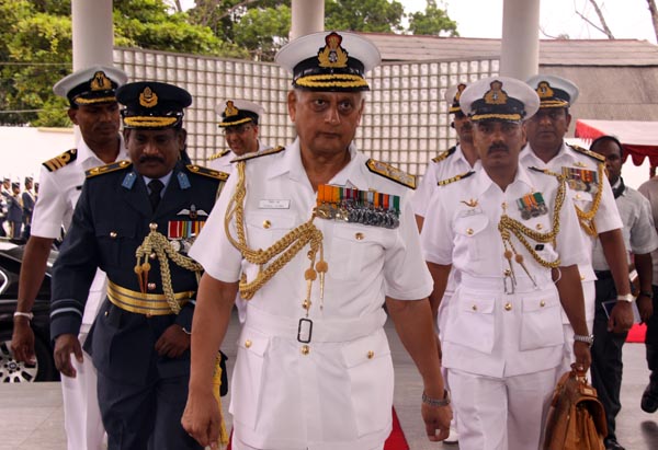 ඉන්දියානු නාවික හාමුදාපති ගුවන් හමුදා මුලස්ථානයේ සංචාරයක.