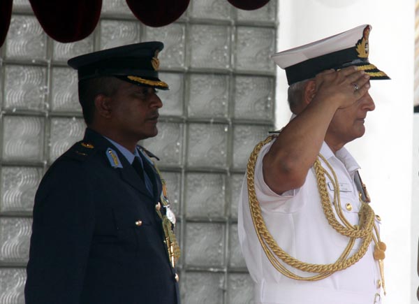 ඉන්දියානු නාවික හාමුදාපති ගුවන් හමුදා මුලස්ථානයේ සංචාරයක.