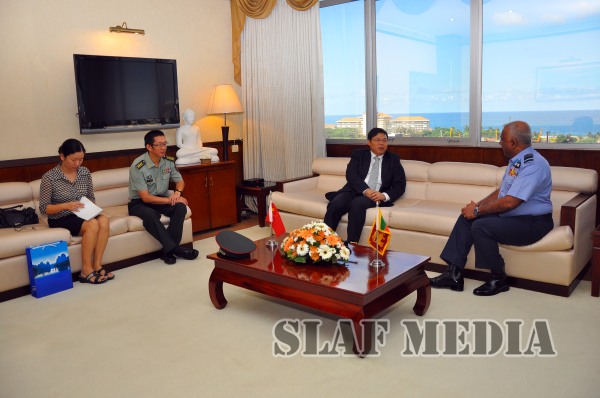 Chinese Ambassador Calls on the Commander of the Air Force