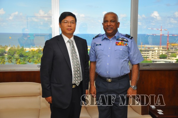 Chinese Ambassador Calls on the Commander of the Air Force
