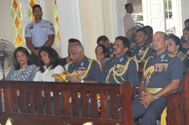 ගුවන් විරුවන් සිහිකරමින් ශාන්ත තෙරේසා දේවස්ථානයේදී දේව මෙහෙයක්