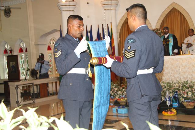 ගුවන් විරුවන් සිහිකරමින් ශාන්ත තෙරේසා දේවස්ථානයේදී දේව මෙහෙයක්