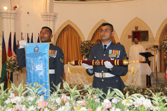 ගුවන් විරුවන් සිහිකරමින් ශාන්ත තෙරේසා දේවස්ථානයේදී දේව මෙහෙයක්