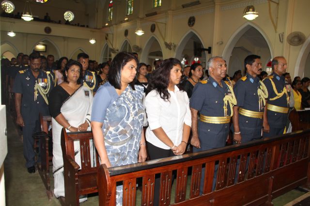 ගුවන් විරුවන් සිහිකරමින් ශාන්ත තෙරේසා දේවස්ථානයේදී දේව මෙහෙයක්