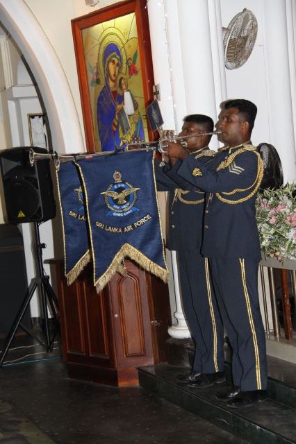 ගුවන් විරුවන් සිහිකරමින් ශාන්ත තෙරේසා දේවස්ථානයේදී දේව මෙහෙයක්