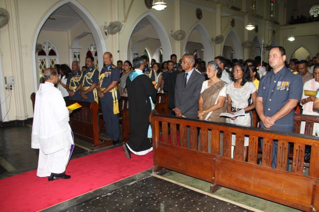 ගුවන් විරුවන් සිහිකරමින් ශාන්ත තෙරේසා දේවස්ථානයේදී දේව මෙහෙයක්