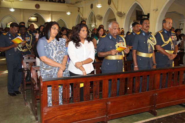 ගුවන් විරුවන් සිහිකරමින් ශාන්ත තෙරේසා දේවස්ථානයේදී දේව මෙහෙයක්