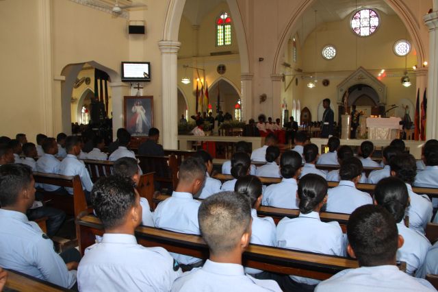 ගුවන් විරුවන් සිහිකරමින් ශාන්ත තෙරේසා දේවස්ථානයේදී දේව මෙහෙයක්