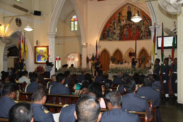 ගුවන් විරුවන් සිහිකරමින් ශාන්ත තෙරේසා දේවස්ථානයේදී දේව මෙහෙයක්