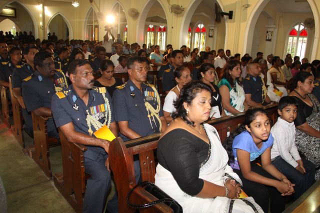 ගුවන් විරුවන් සිහිකරමින් ශාන්ත තෙරේසා දේවස්ථානයේදී දේව මෙහෙයක්