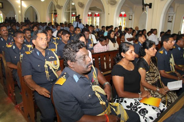 ගුවන් විරුවන් සිහිකරමින් ශාන්ත තෙරේසා දේවස්ථානයේදී දේව මෙහෙයක්