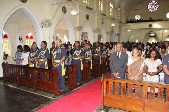 ගුවන් විරුවන් සිහිකරමින් ශාන්ත තෙරේසා දේවස්ථානයේදී දේව මෙහෙයක්