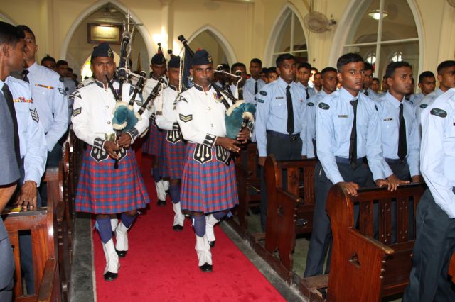 ගුවන් විරුවන් සිහිකරමින් ශාන්ත තෙරේසා දේවස්ථානයේදී දේව මෙහෙයක්