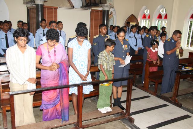 ගුවන් විරුවන් සිහිකරමින් ශාන්ත තෙරේසා දේවස්ථානයේදී දේව මෙහෙයක්