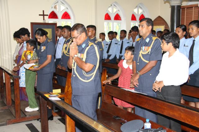 ගුවන් විරුවන් සිහිකරමින් ශාන්ත තෙරේසා දේවස්ථානයේදී දේව මෙහෙයක්