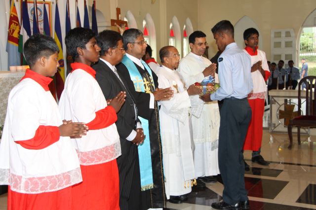 ගුවන් විරුවන් සිහිකරමින් ශාන්ත තෙරේසා දේවස්ථානයේදී දේව මෙහෙයක්