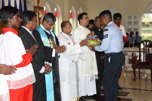 ගුවන් විරුවන් සිහිකරමින් ශාන්ත තෙරේසා දේවස්ථානයේදී දේව මෙහෙයක්