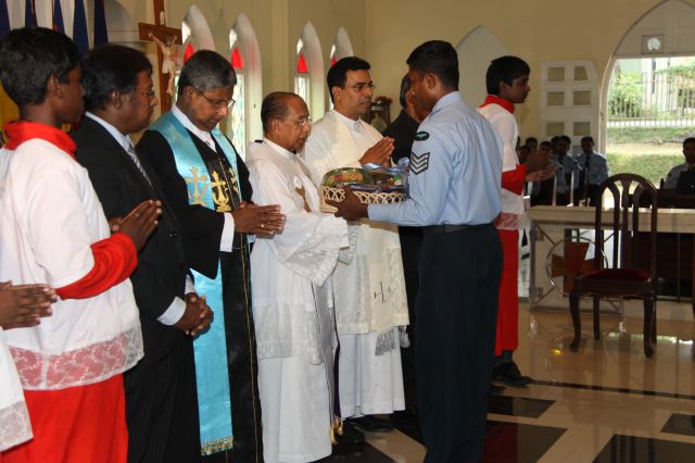 ගුවන් විරුවන් සිහිකරමින් ශාන්ත තෙරේසා දේවස්ථානයේදී දේව මෙහෙයක්