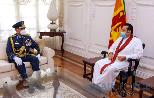 Commander makes a farewell call on the Hon. Prime Minister