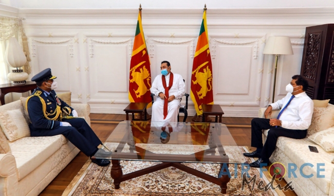 Commander makes a farewell call on the Hon. Prime Minister