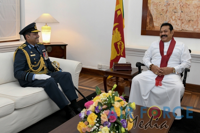 Air Force Commander Calls on the Prime Minister