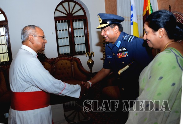 Commander Visits Archbishop of Colombo